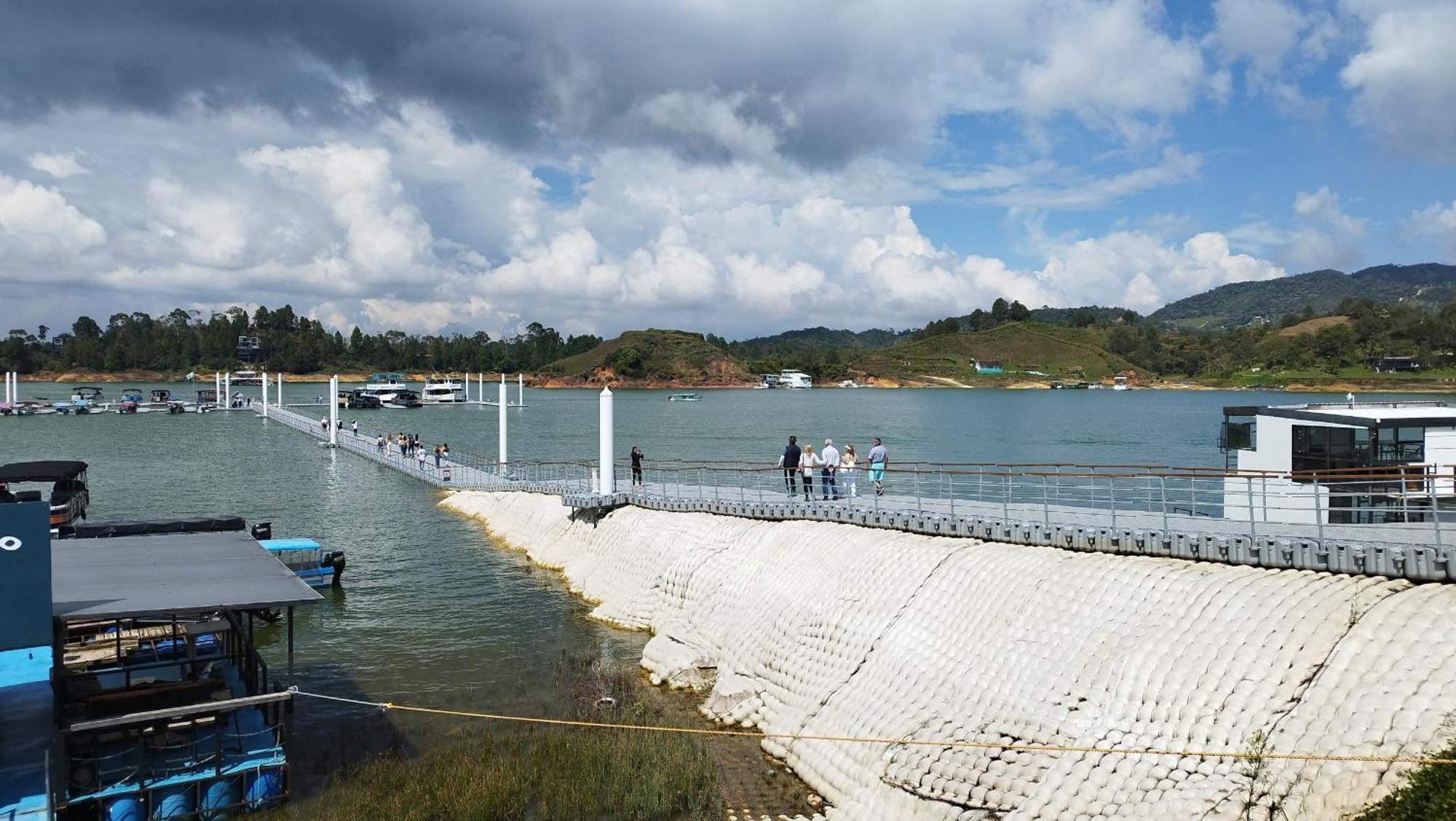 Apartamento Centro Guatape, Parque Y Embalse Luaran gambar